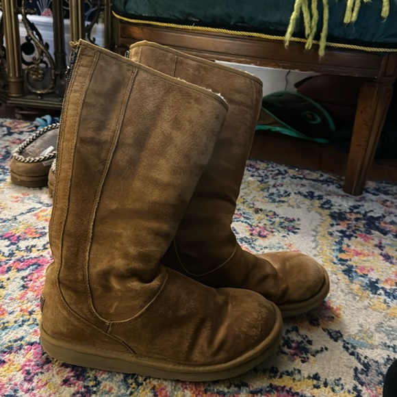 Uggs - Picture 1 of 5